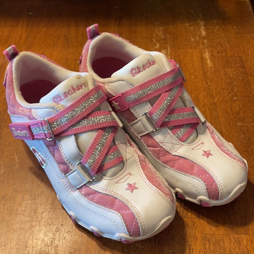 Girls Skechers Sneakers Size 2 NO LACES!
